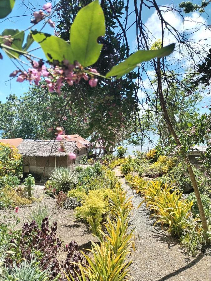 Vatupau Beachfront Bungalows Port Vila Exterior photo